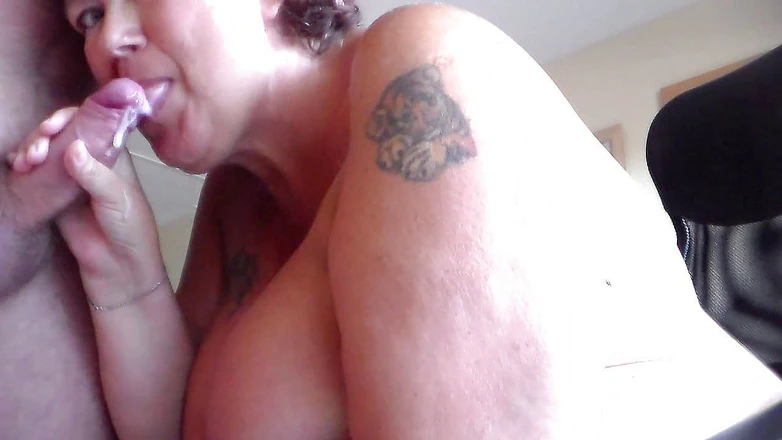 Sex hub couple: John cums when Jen gives him a blowjob