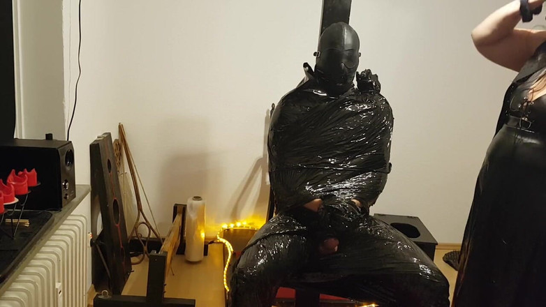 DOMINATRIX6: Folien-bondage-sklavin teil 2 - clingfilm mumifiziert und edging zum wahnsinn