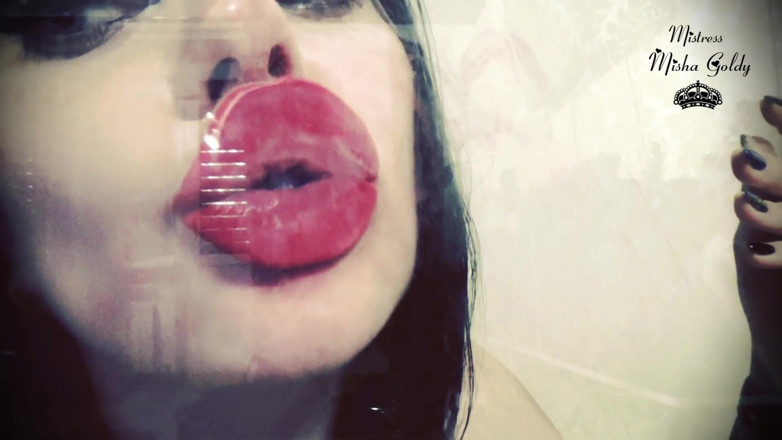 Goddess Misha Goldy: Bibir merah dicetak di atas kaca &amp; frenchkissing