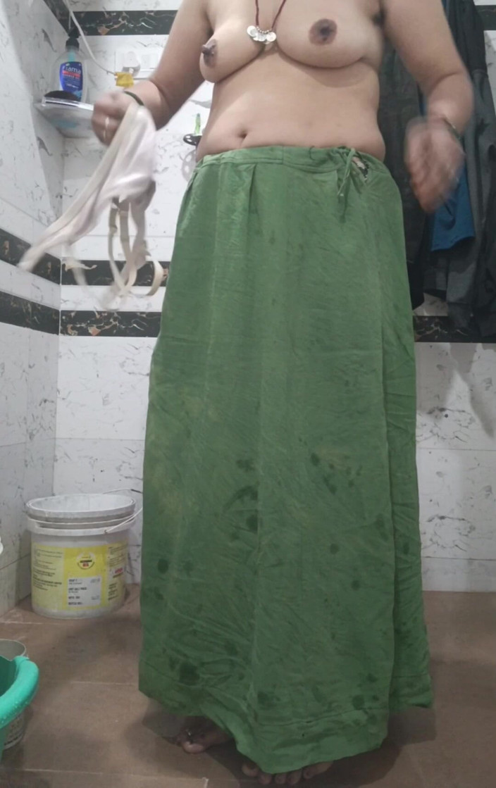 Priyahot77: Hot Bath Back Side Priya Bhabi