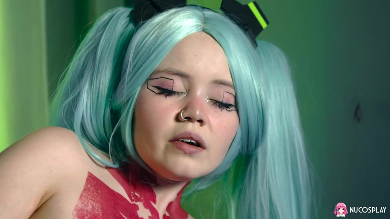 Nu Cosplay: Rebecca Nikson nos muestra sus maravillosas tetas en cosplay de...
