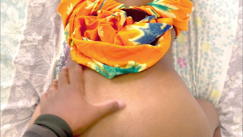 Aathiyaa: Romantické šukání s nevlastní sestrou