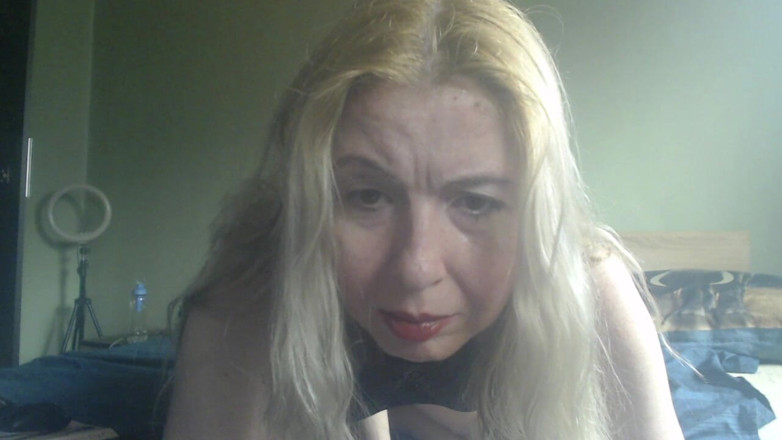 sunshinegoddes: Blondine in netzstrümpfen hat orgasmen mit sexspielzeug