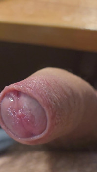 Une très grosse bite se branle devant Camere pour Yuo