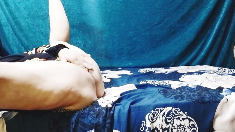 Ahmed and Samah: Мій продавець стогне