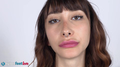 Best Nylon Feet Videos: Reine vixen si cewek rambut cokelat yang langsing dan megah...