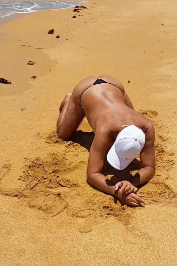 Ladysilvas: LadySilva кроссдрессер на пляже, горячая задница