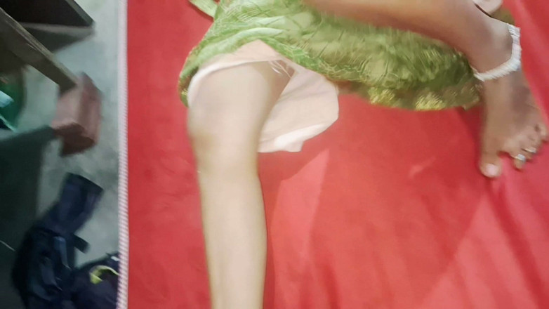 Rakesh: La casalinga desi rani bhabhi viene scopata