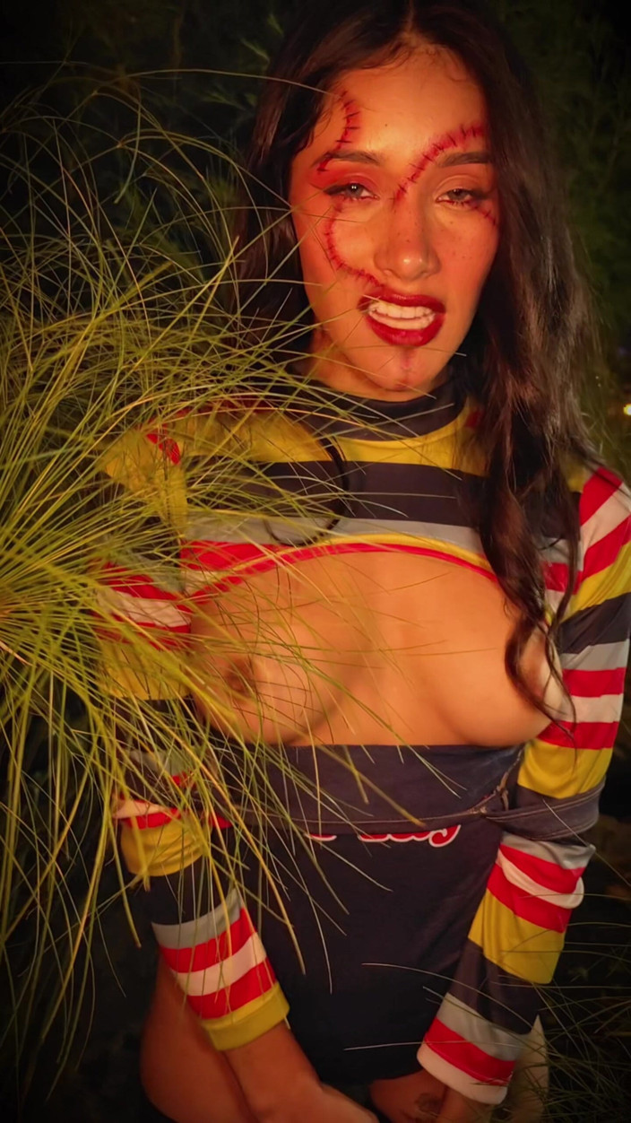 Carolina Guerrero: Latina Has a Rich Squirt on Halloween