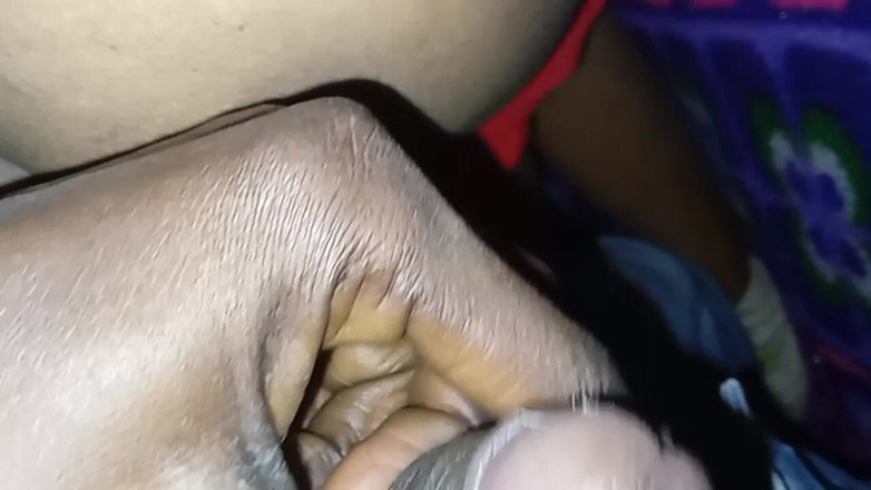 Bengaliauntykichut: Aunty's Pussy Fucking Inside the Lotus at Night