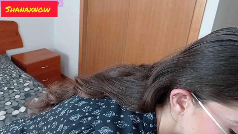 Shanaxnow: Seducție sensibilă cu fetiș cu gâtul de 18 ani