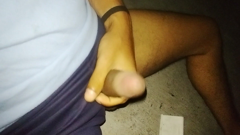 AlexAlejandro13: Répandant du sperme sur le trottoir