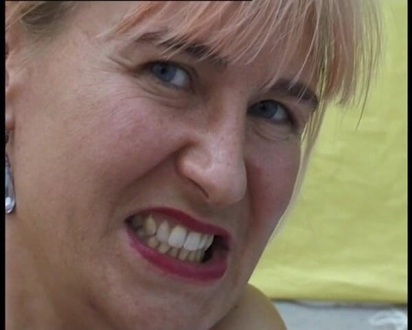 YOUR FIRST PORN: So Masturbiert Eine Reife Frau - This Is How a Mature...