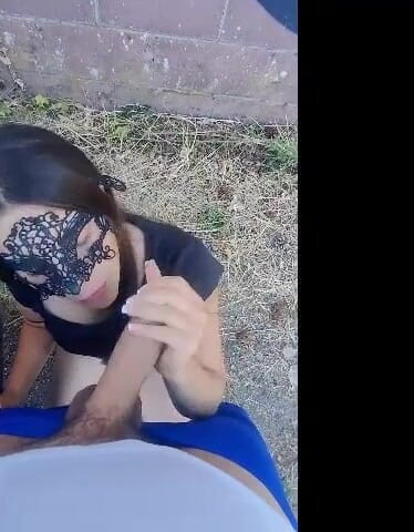MiaByFoxCoupleItalia: Мінет в машині на відкритому повітрі і дрочка руками від foxcoupleitalia