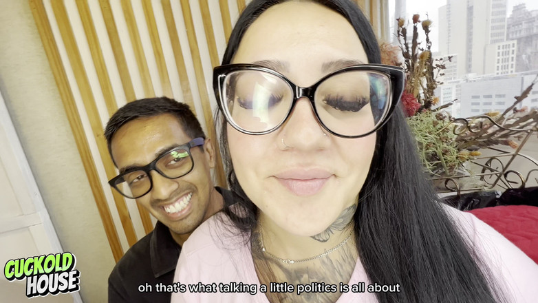 CuckoldHouse: Aldatılan Kocasının Önünde Iki Gerçek Adamla Seks Yapan Sadakatsiz Kız