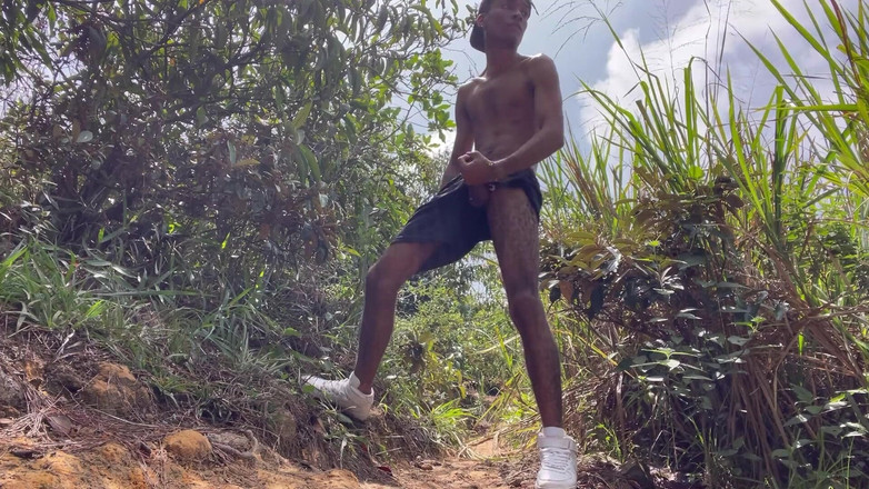 vergar4_daviid: Exhibicionista je nahá uprostřed hory