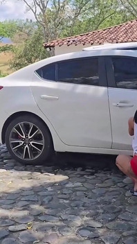 Colombiana faz sexo em um lava-jato com um cara com um pau grande - Athenea Rose &max betancur