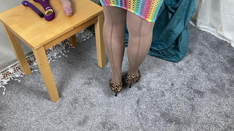 Mr MF: Frau reife füße zeigt ihren offenen schritt- hüftgürtel