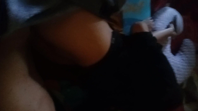 Anim: Ležela jsem na posteli se svou nevlastní sestrou