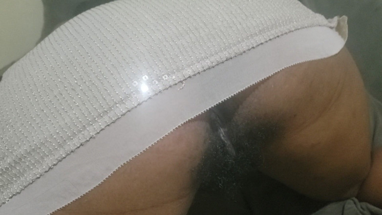 Lovemina: Pepek berbulu mengongkek pantat besar besar