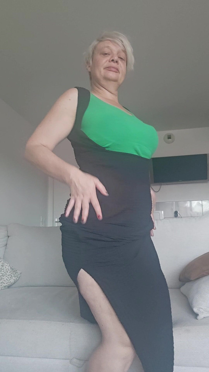 Sofy13: Hei sayang, aku siap; yang kurang cuma kebesaranmu untuk aku...