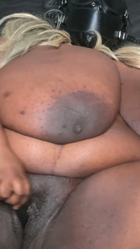 보지 주스로 덮인 전신