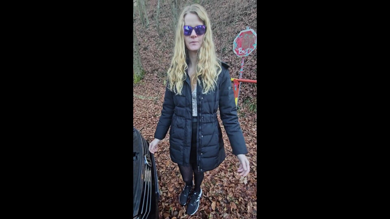 Bikergirl_97: Neujahrs Auto-panne endet mit bezahl blowjob und gesichtsbesamung