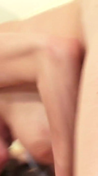 İri göğüslü gençler Tanya Tate, Veronica Avluv ve Belle Noire lezbiyen üçlü seks yapıyor