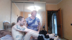 Zona901: Ibu mertua lagi asik nyepong kontol sebelum di-pose berbeda 1