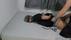 Rope Hunter: Dávení se do pusy a ošukání svázaného chlapce