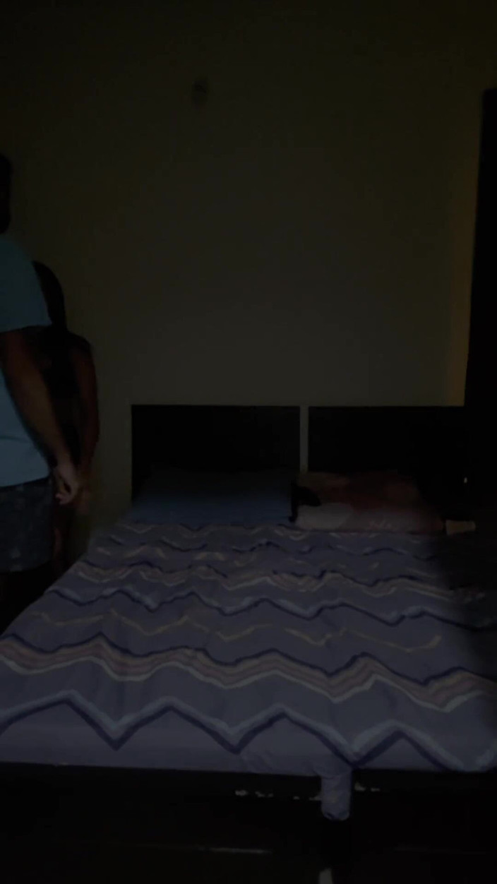 ItemRiya05: Sexy indische schlampe FREUNDIN handschellenfick mit Hindi Audio