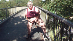 Lexie Cummings: Bridge strip und buttplug