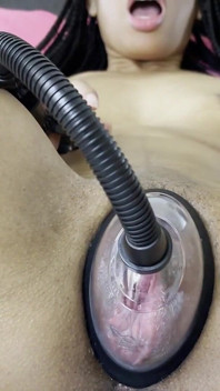 Ebenholz-MILF pumpt ihre muschi