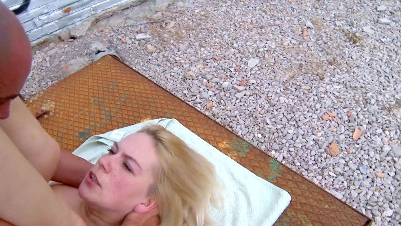 German amateur - 100% German hardcore videos: Blonde blondine mit dickem arsch bekommt eine schöne ladung in...