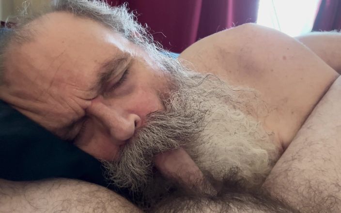 FuzzyBeardBoy: Cho ông bố ria mép lớn ăn tinh dịch