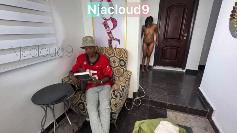 Nja cloud: 幅広くて痩せて必死な銅色の女の子が仕事のために私のチンコの世話をしてくれた