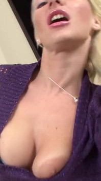 Hubená Baletka se svléká kolem nahá