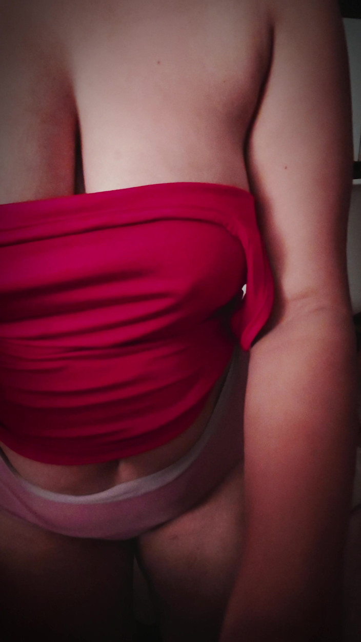 Scarletttejones: I Jerk off His Cock and It Ends up on...