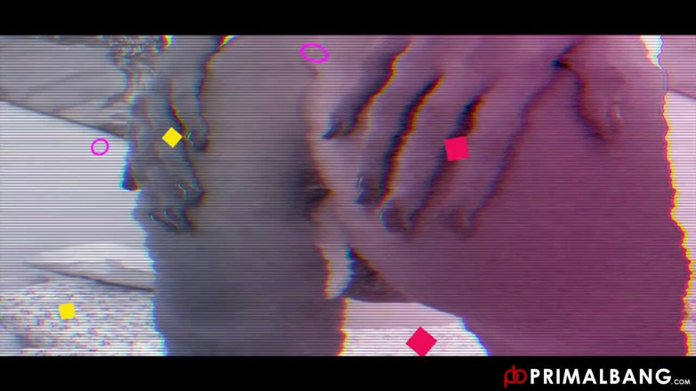 Primal Bang: Curva blondă anală de dimineață adoră analul dimineața