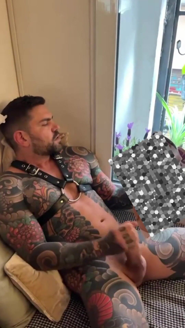 Juan Lucho Gay: Băiatul cu ham se masturbează