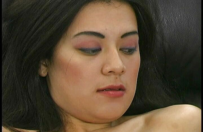 Cryptostudios: Troia thailandese buco del culo stretto viene scopata da turista...