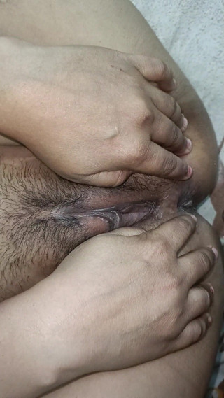 Realdesifuck: मेरे पति ने मेरी गांड को जोर से लात मारी।