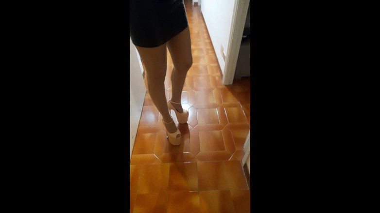 LauraOnHeels: 익스트림 하이힐과 팬티 스타킹을 신은 밀프