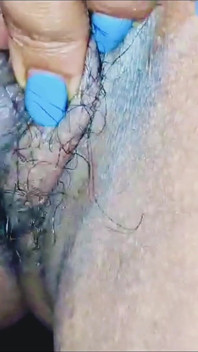 India Chica Está Tocando Su Coño Y Masajeando Su Coño Y Presionando Sus Tetas