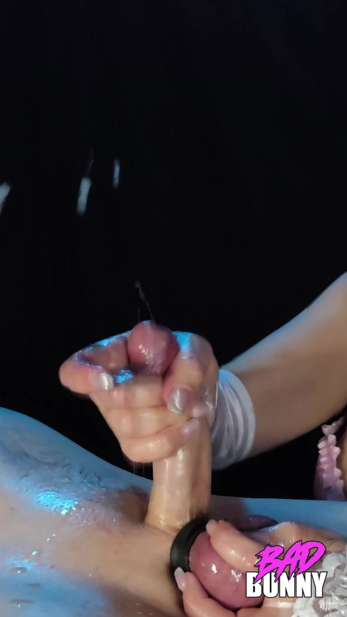 Basicbitch77: Éjaculation énorme au ralenti