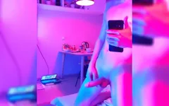 Chào các chàng trai neon đã trở lại, muốn con cu của tôi trong miệng của bạn? Hãy đến thăm bữa tiệc!