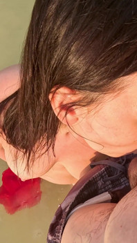Blowjob luar ruangan di laut