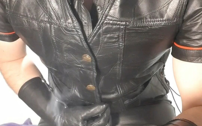 Marcusl12: Kožené kouření ptáka stříkání