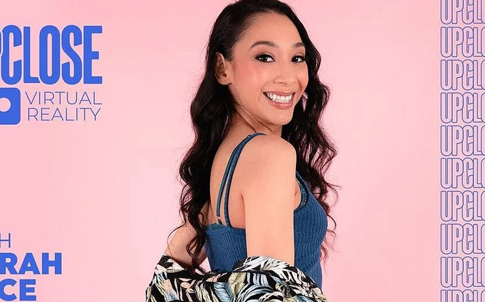 Up Close VR: Up Close VR - Voluptuous Babe Sarah Lace Shows You How...