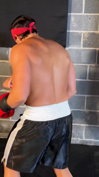 Lora vs Sam boxing parte 2